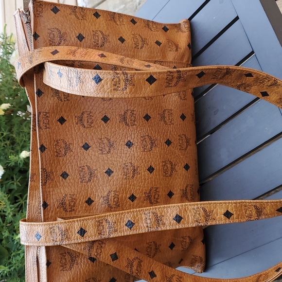 💥💥SOLD💥💥MCM TOTE BAG - Picture 2 of 16